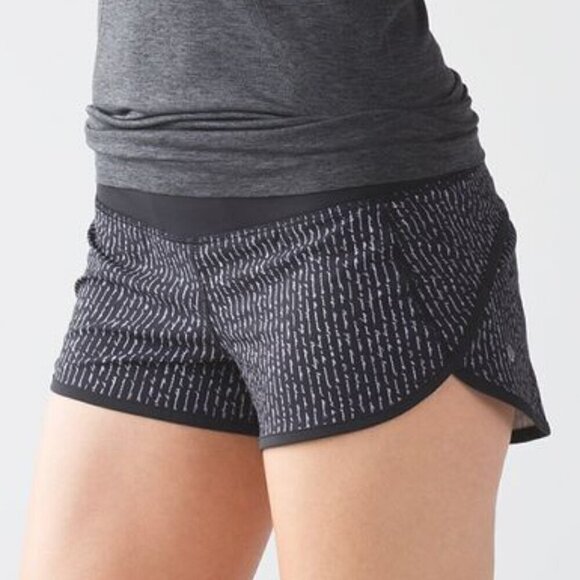 Lululemon Speed Short 2.5" FLAWED - 4 Pinstripe Black White / Black - Picture 2 of 7